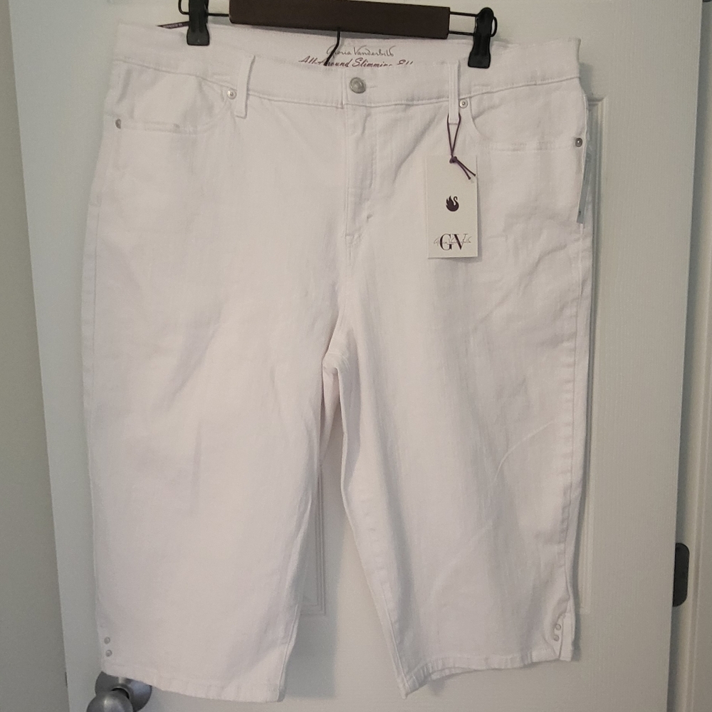 Gloria Vanderbilt Women's White Capri